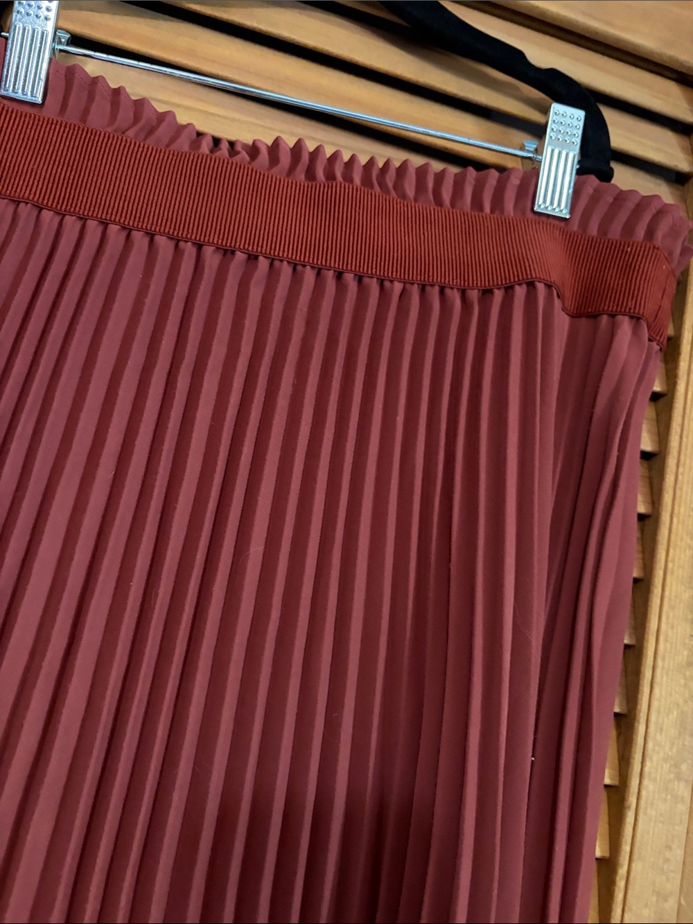 ARITZIA Babaton Pleated Skirt - Classic Elegant Style - Picture 2 of 2